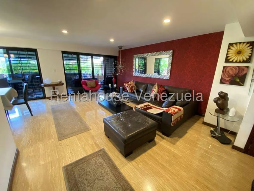 Apartamento (Duplex) en Alquiler en La Bonita, Distrito Metropolitano - 3