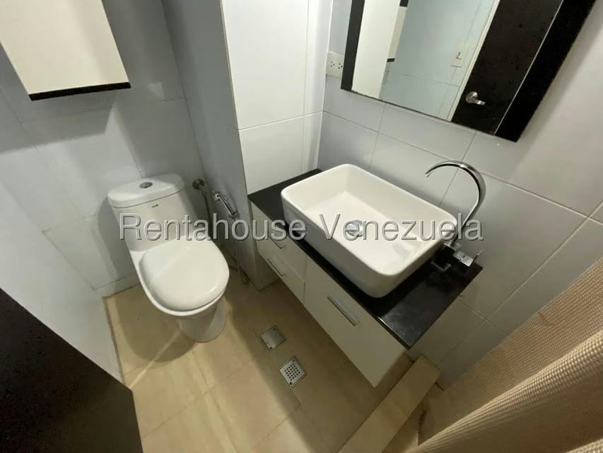 Apartamento (Duplex) en Alquiler en La Bonita, Distrito Metropolitano - 25