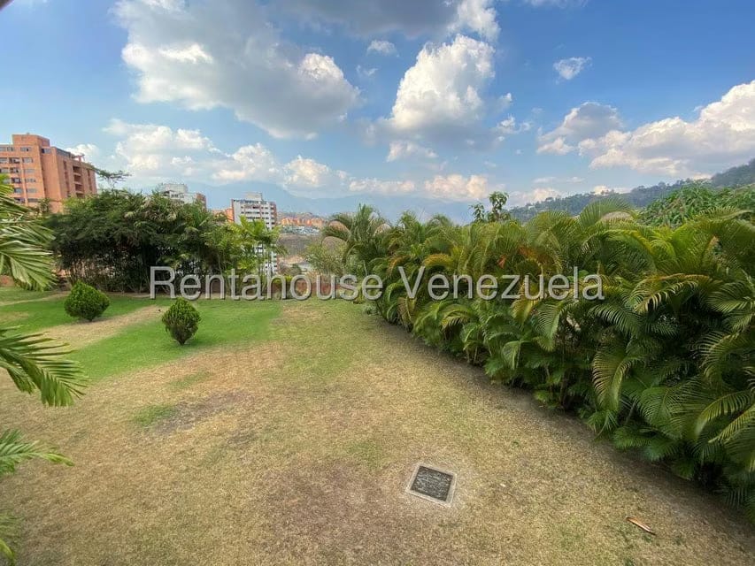 Apartamento (Duplex) en Alquiler en La Bonita, Distrito Metropolitano - 8