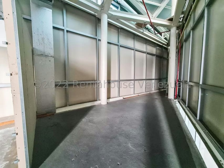 Comercial (Local Comercial) en Alquiler en Los Dos Caminos, Distrito Metropolitano - 12