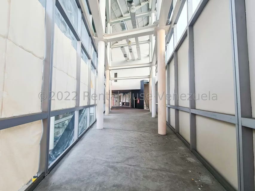 Comercial (Local Comercial) en Alquiler en Los Dos Caminos, Distrito Metropolitano - 7