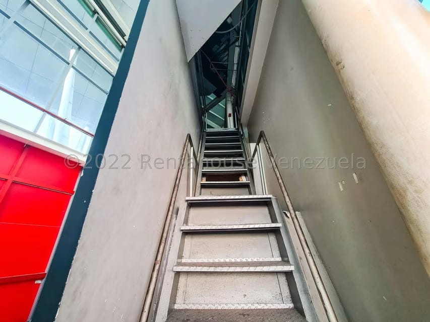 Comercial (Local Comercial) en Alquiler en Los Dos Caminos, Distrito Metropolitano - 9