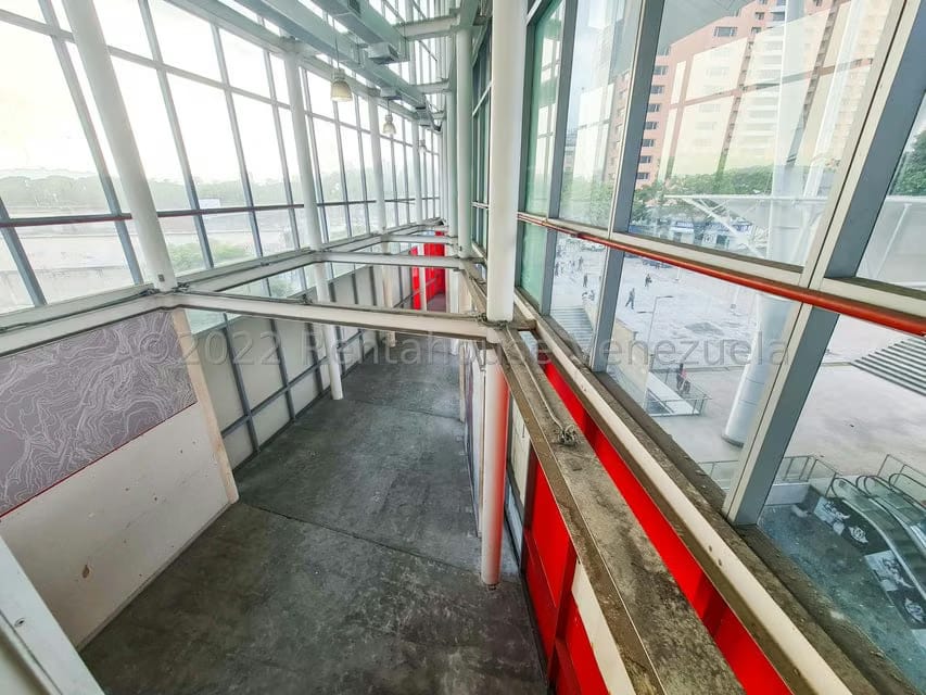 Comercial (Local Comercial) en Alquiler en Los Dos Caminos, Distrito Metropolitano - 10