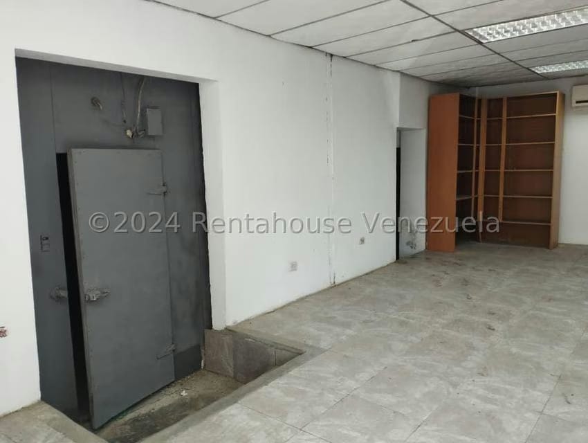 Comercial (Local Comercial) en Venta en Catia, Distrito Metropolitano - 4