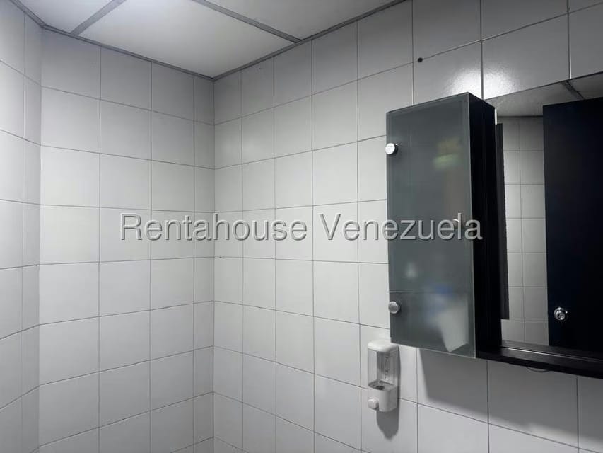 Comercial (Local Comercial) en Alquiler en El Rosal, Distrito Metropolitano - 11