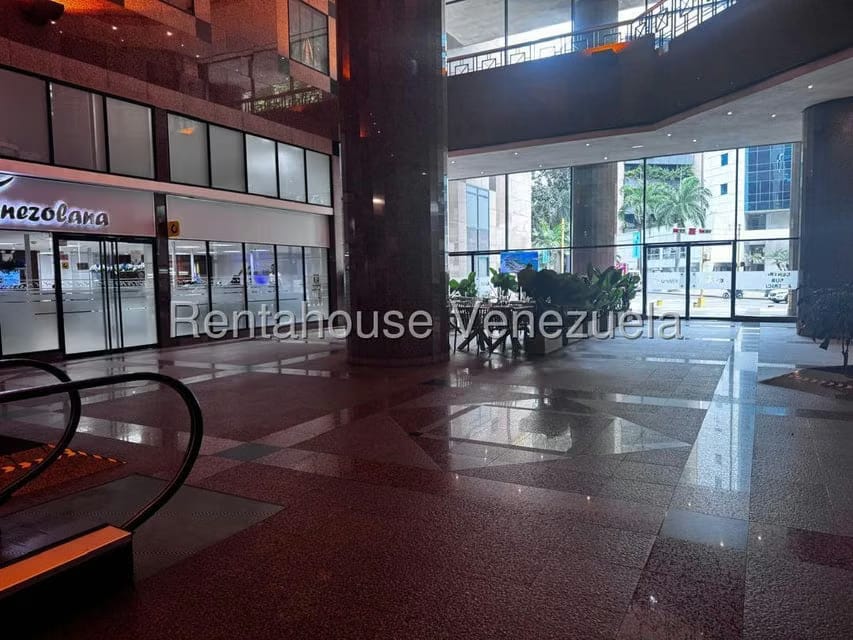 Comercial (Local Comercial) en Alquiler en El Rosal, Distrito Metropolitano - 23