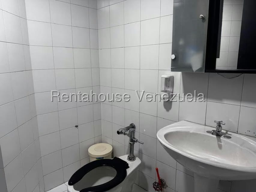 Comercial (Local Comercial) en Alquiler en El Rosal, Distrito Metropolitano - 10