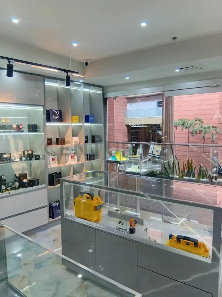 LOCAL EN VENTA INLCUYE EL FONDO DE COMERCIO E INVENTARIO DE MERCANCIA