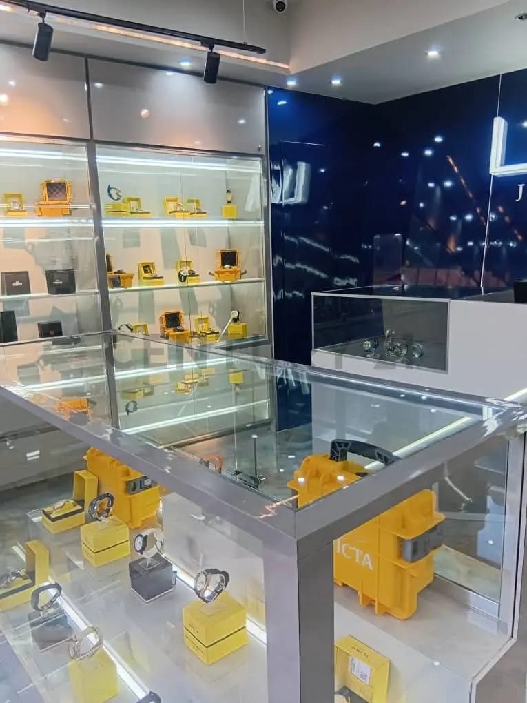 LOCAL EN VENTA INLCUYE EL FONDO DE COMERCIO E INVENTARIO DE MERCANCIA - 3