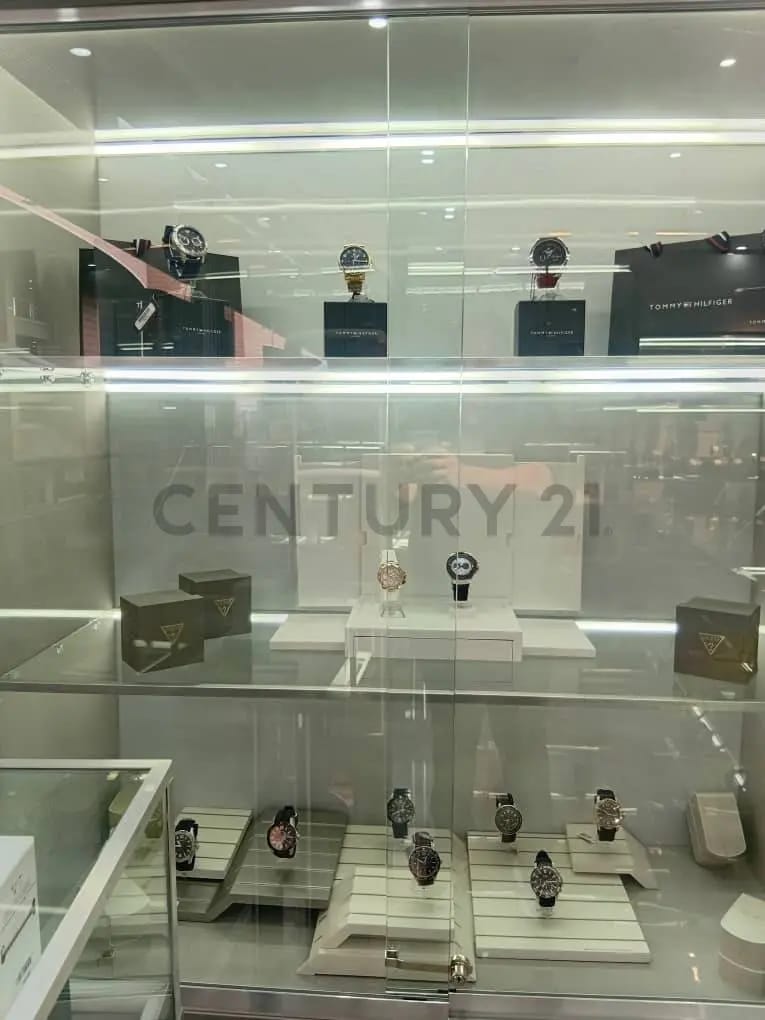 LOCAL EN VENTA INLCUYE EL FONDO DE COMERCIO E INVENTARIO DE MERCANCIA - 7