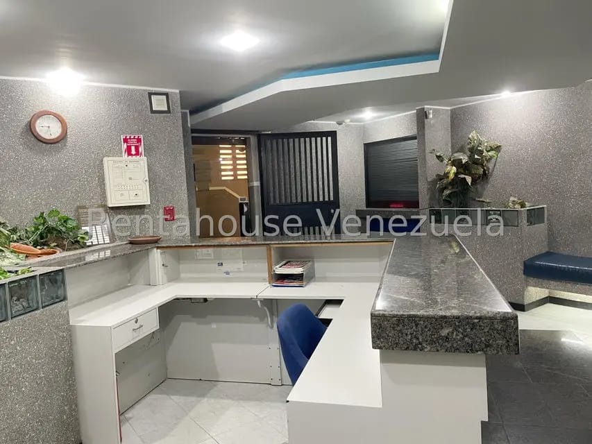 Comercial (Local Comercial) en Venta en La Urbina, Distrito Metropolitano - 2