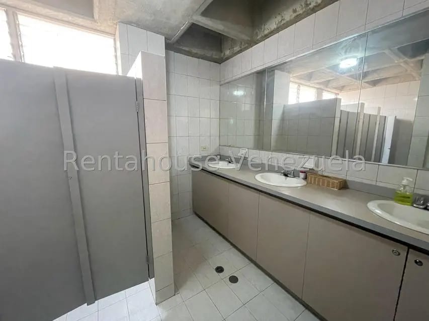 Comercial (Local Comercial) en Venta en La Urbina, Distrito Metropolitano - 21