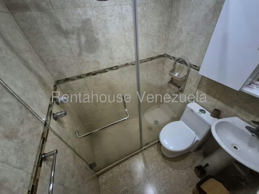 Apartamento (1 Nivel) en Alquiler en Los Naranjos Humboldt, Distrito Metropolitano - 12