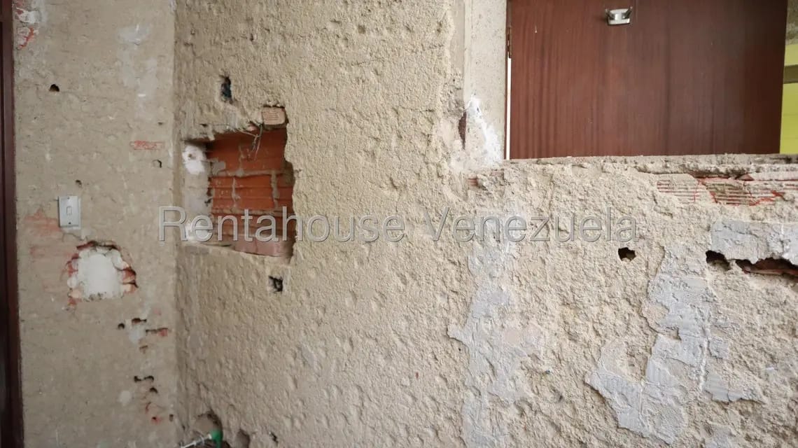 Casa (Multipes Niveles) en Venta en Prados del Este, Distrito Metropolitano - 2