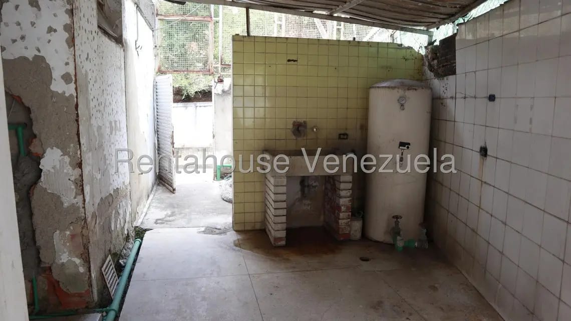 Casa (Multipes Niveles) en Venta en Prados del Este, Distrito Metropolitano - 15