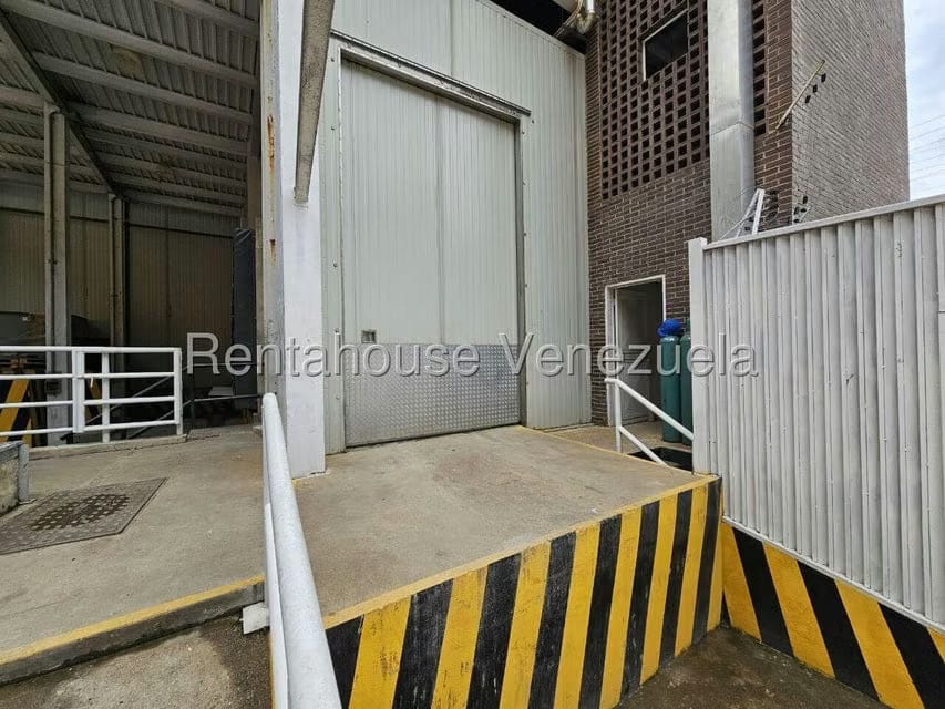 Comercial (Edificio) en Venta en Mampote, Miranda - 24
