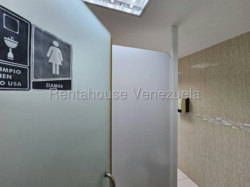 Comercial (Edificio) en Venta en Mampote, Miranda - 35