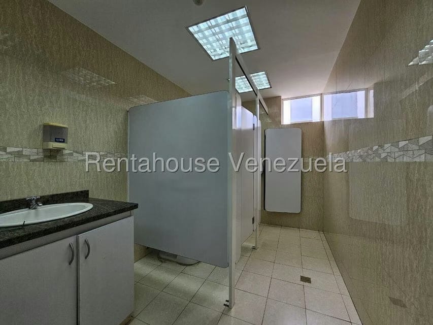Comercial (Edificio) en Venta en Mampote, Miranda - 36