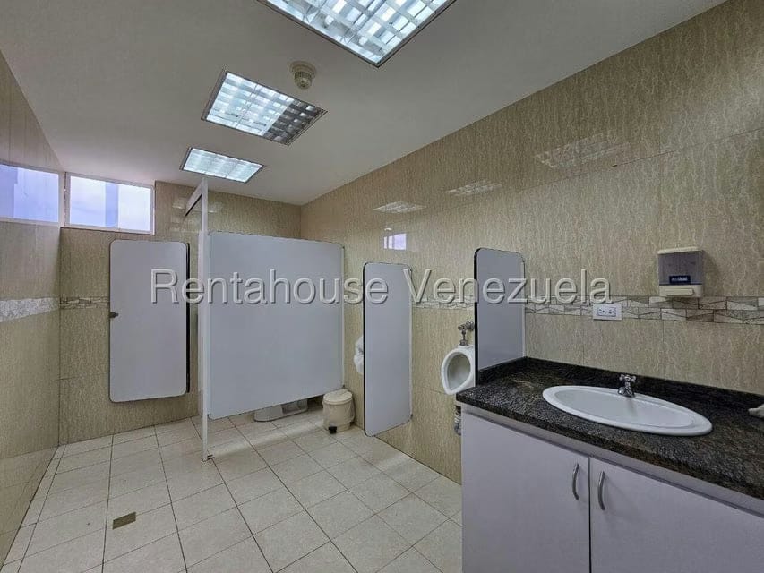 Comercial (Edificio) en Venta en Mampote, Miranda - 37