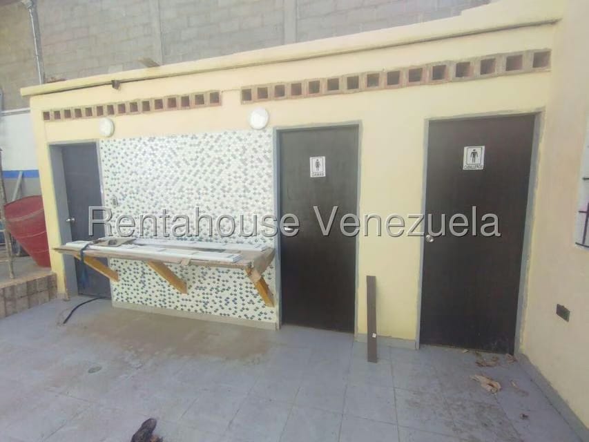 Comercial (Galpon - Deposito) en Venta en Centro, Lara - 12
