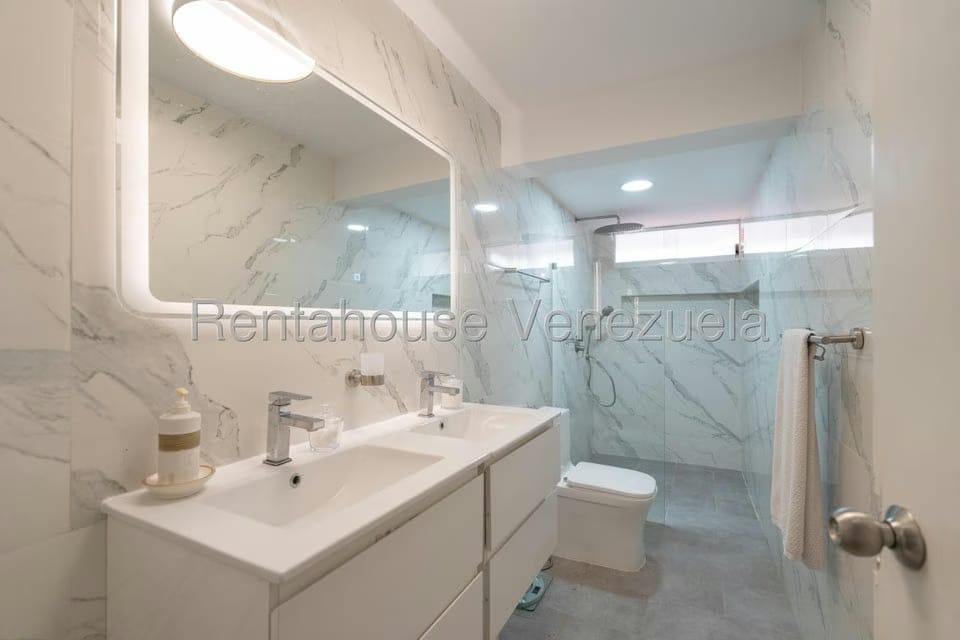 Casa (Duplex) en Venta en Santa Ines, Distrito Metropolitano - 34