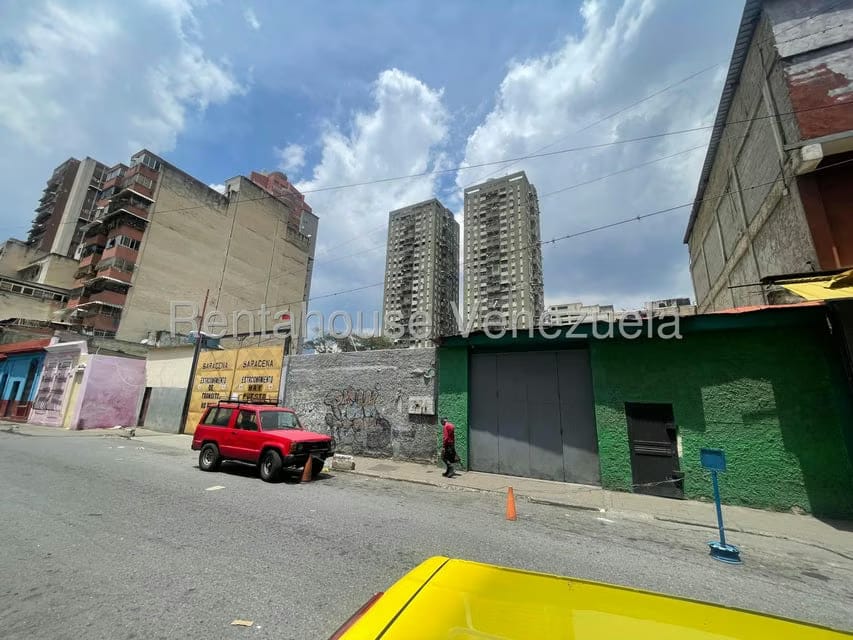 Terreno (Comercial) en Venta en Quinta Crespo, Distrito Metropolitano - 3