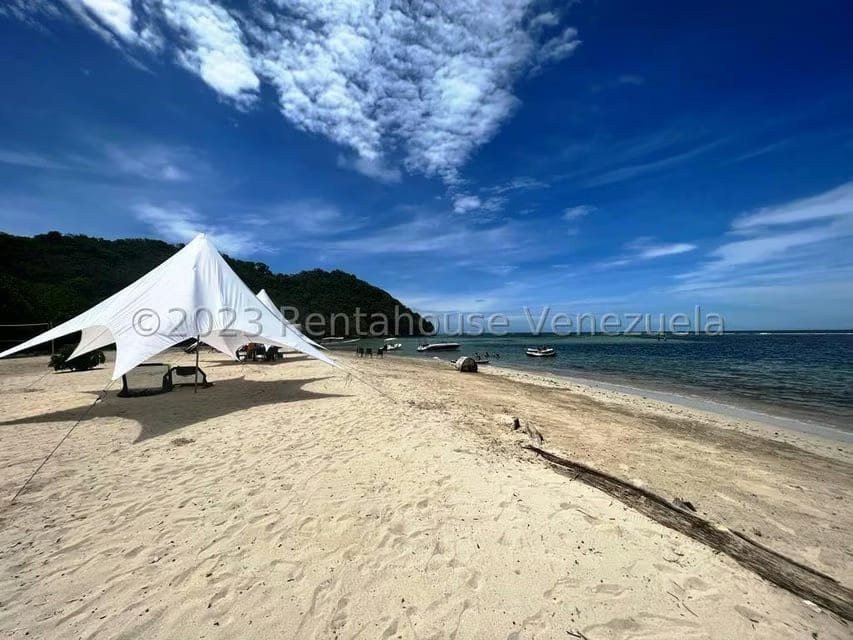 Negocios y Empresas (Hotel) en Venta en Ciudad Balneario Higuerote, Miranda - 55