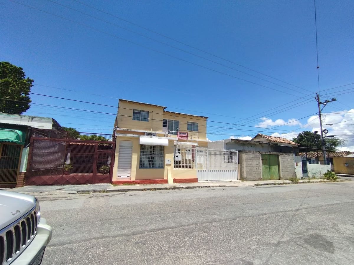 Casa Comercial y residenen venta. Avenida Vargas