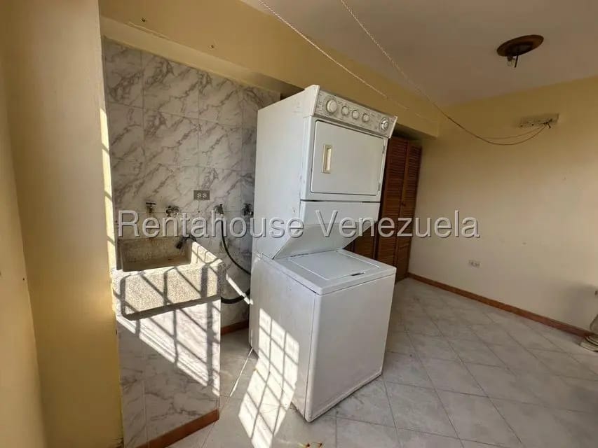 Apartamento (1 Nivel) en Alquiler en Fundalara, Lara - 28