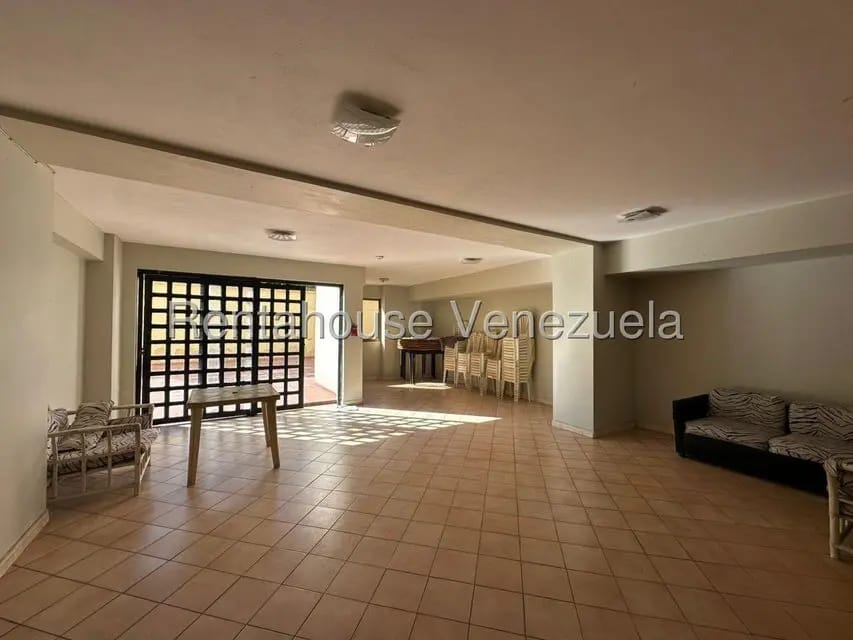 Apartamento (1 Nivel) en Alquiler en Fundalara, Lara - 31