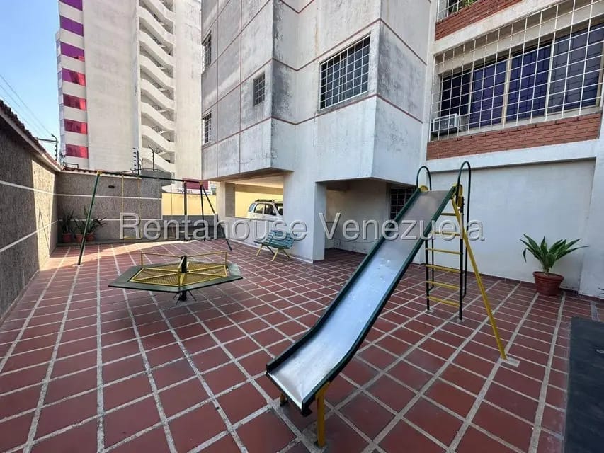 Apartamento (1 Nivel) en Alquiler en Fundalara, Lara - 32