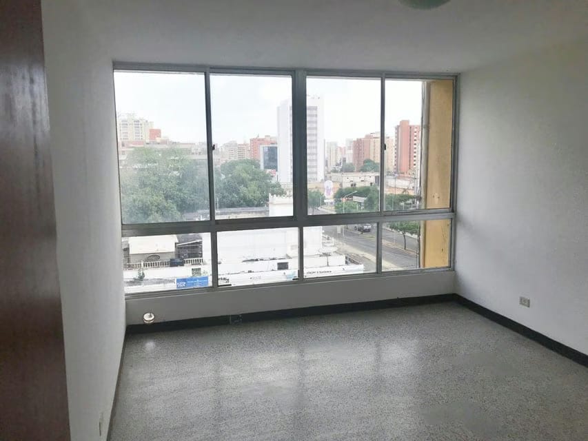 Comercial (Oficina) en Alquiler en Avenida Bella Vista, Zulia - 3