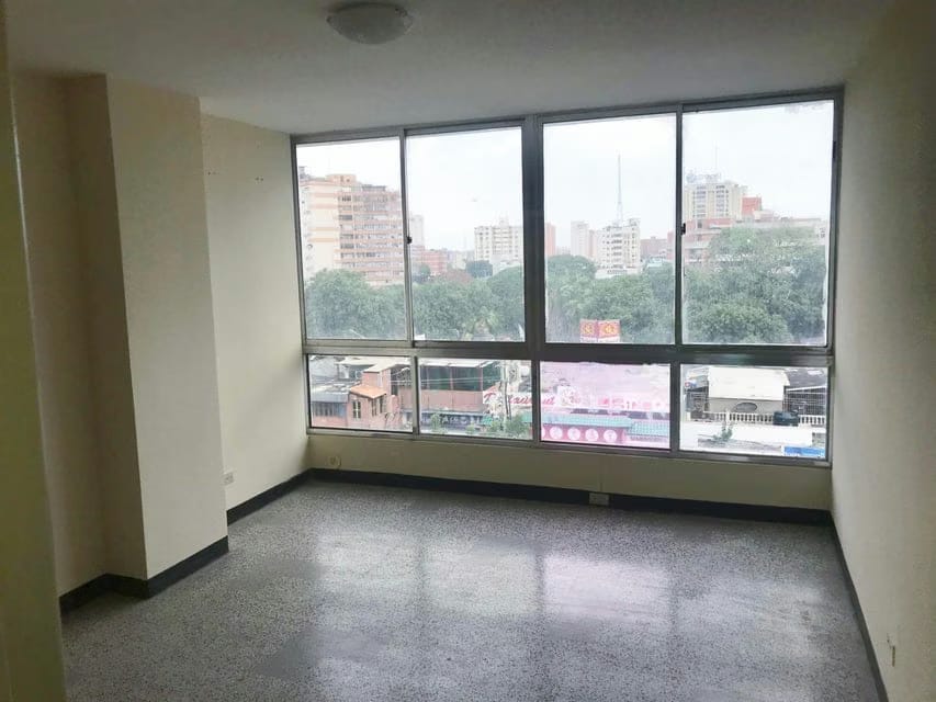 Comercial (Oficina) en Alquiler en Avenida Bella Vista, Zulia - 4