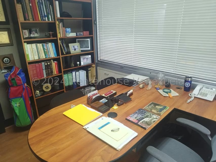 Comercial (Oficina) en Venta en Santa Paula, Distrito Metropolitano - 11