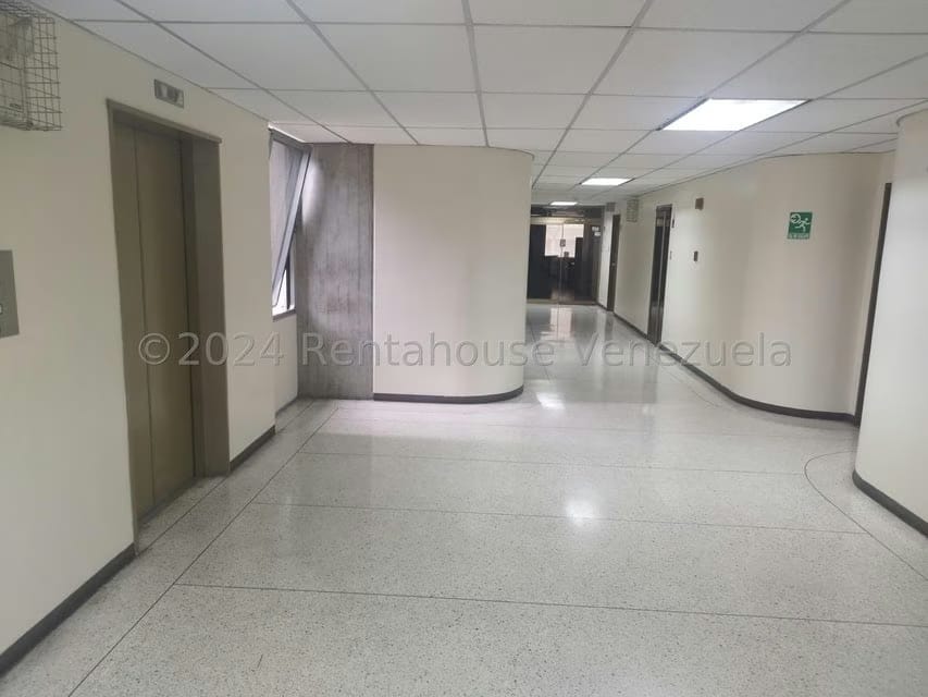 Comercial (Oficina) en Venta en Santa Paula, Distrito Metropolitano - 17
