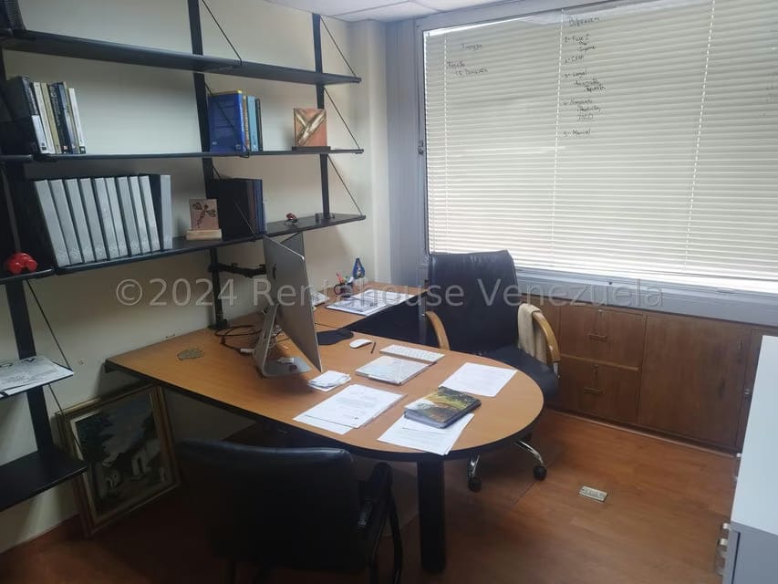 Comercial (Oficina) en Venta en Santa Paula, Distrito Metropolitano - 5
