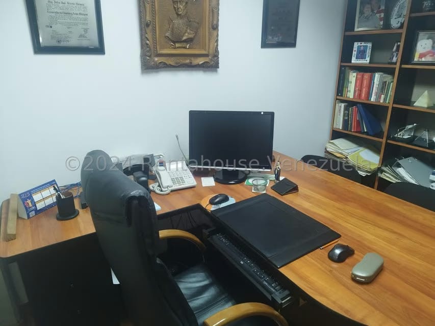 Comercial (Oficina) en Venta en Santa Paula, Distrito Metropolitano - 9