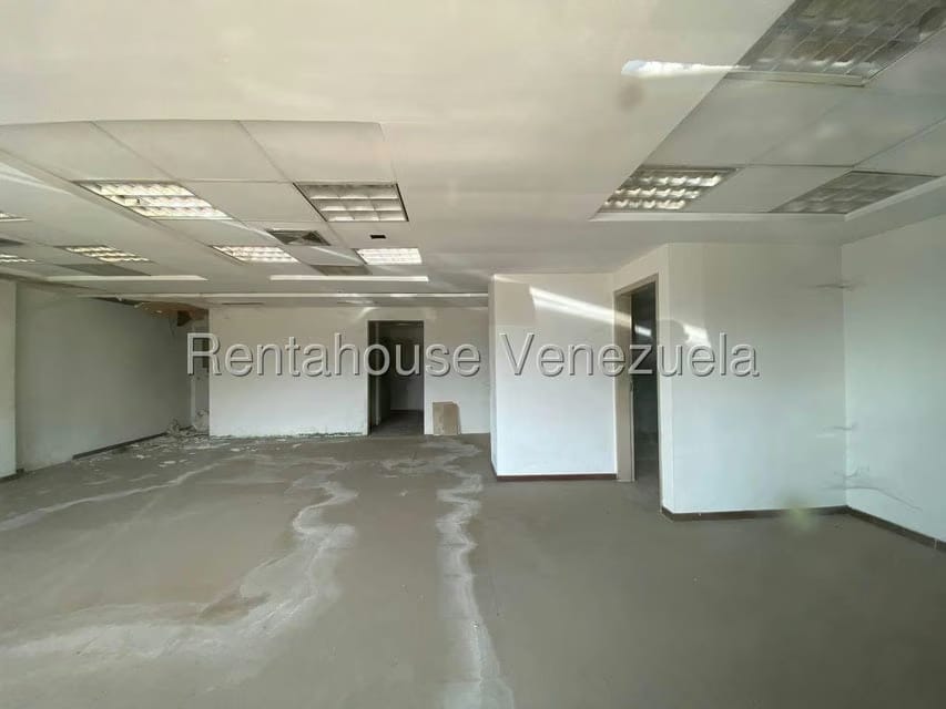 Comercial (Local Comercial) en Venta en Zona Industrial Sur, Zulia - 3