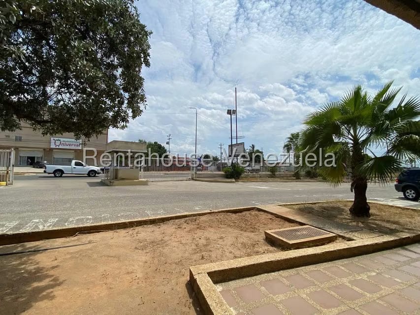 Comercial (Local Comercial) en Venta en Zona Industrial Sur, Zulia - 8