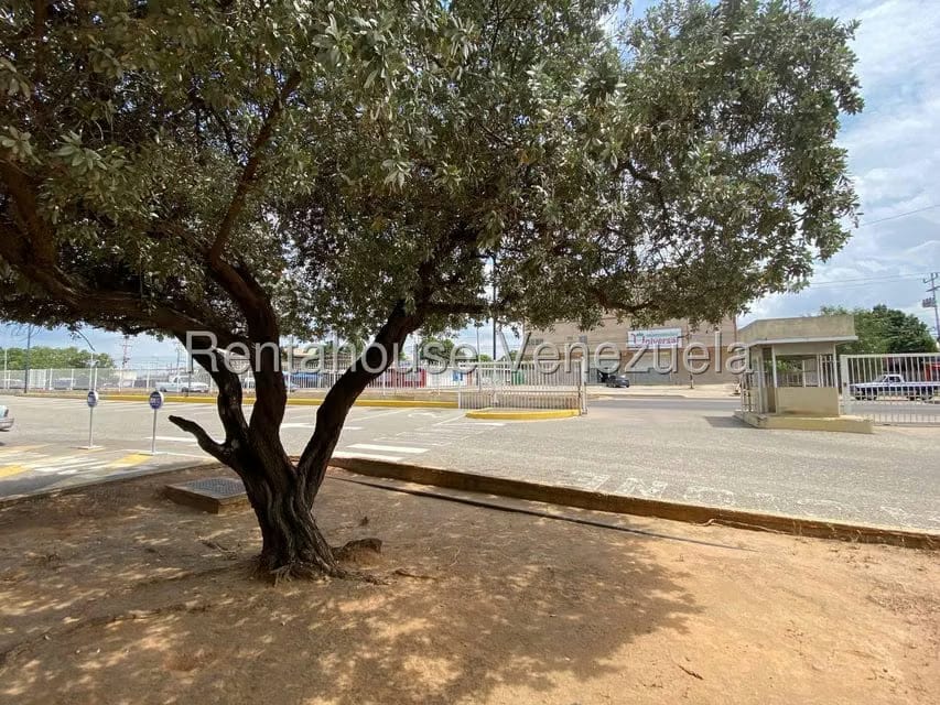 Comercial (Local Comercial) en Venta en Zona Industrial Sur, Zulia - 9
