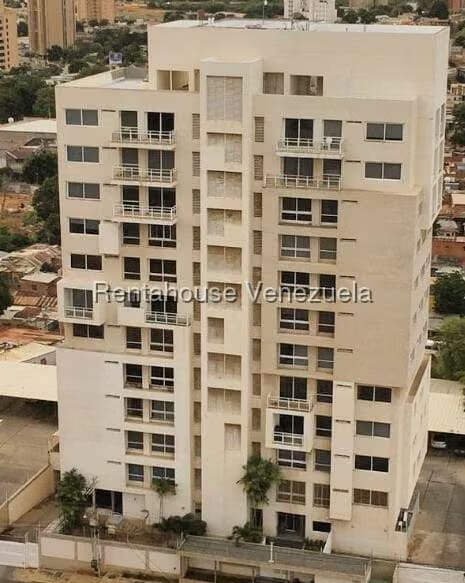 Apartamento (Multiples Niveles) en Alquiler en La Lago, Zulia