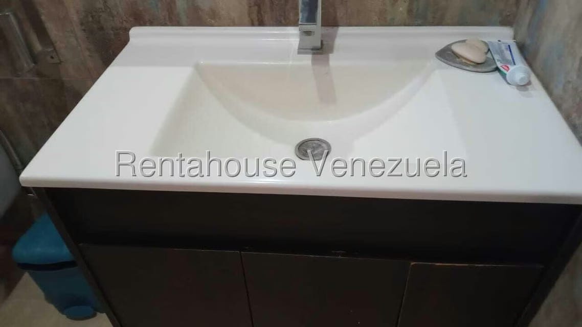 Apartamento (Multiples Niveles) en Alquiler en La Lago, Zulia - 11