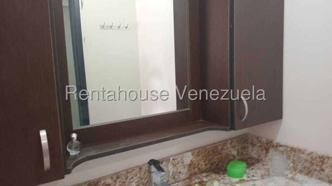 Apartamento (Multiples Niveles) en Alquiler en La Lago, Zulia - 13