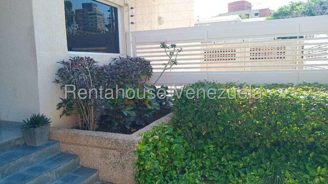 Apartamento (Multiples Niveles) en Alquiler en La Lago, Zulia - 18