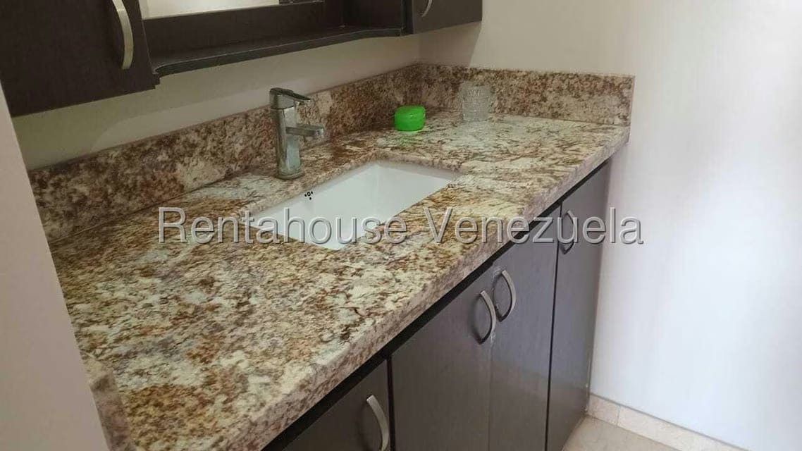 Apartamento (Multiples Niveles) en Alquiler en La Lago, Zulia - 21