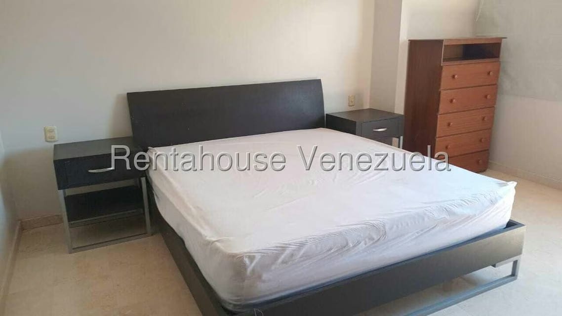 Apartamento (Multiples Niveles) en Alquiler en La Lago, Zulia - 4