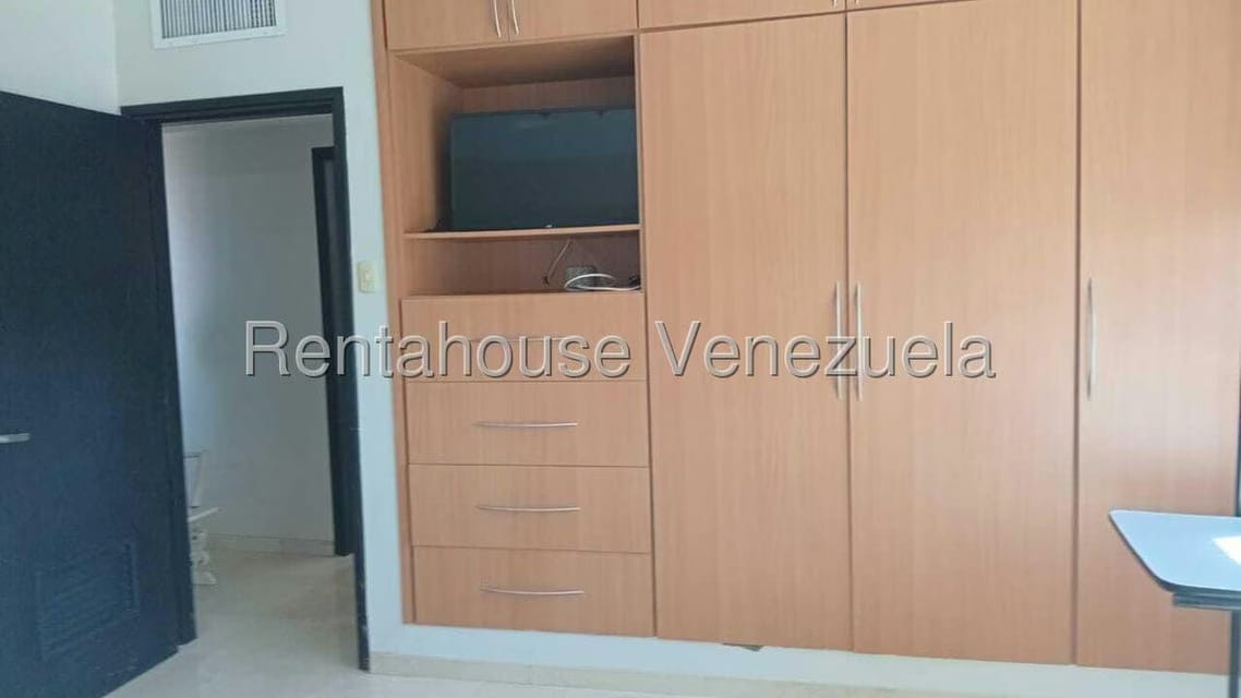 Apartamento (Multiples Niveles) en Alquiler en La Lago, Zulia - 8