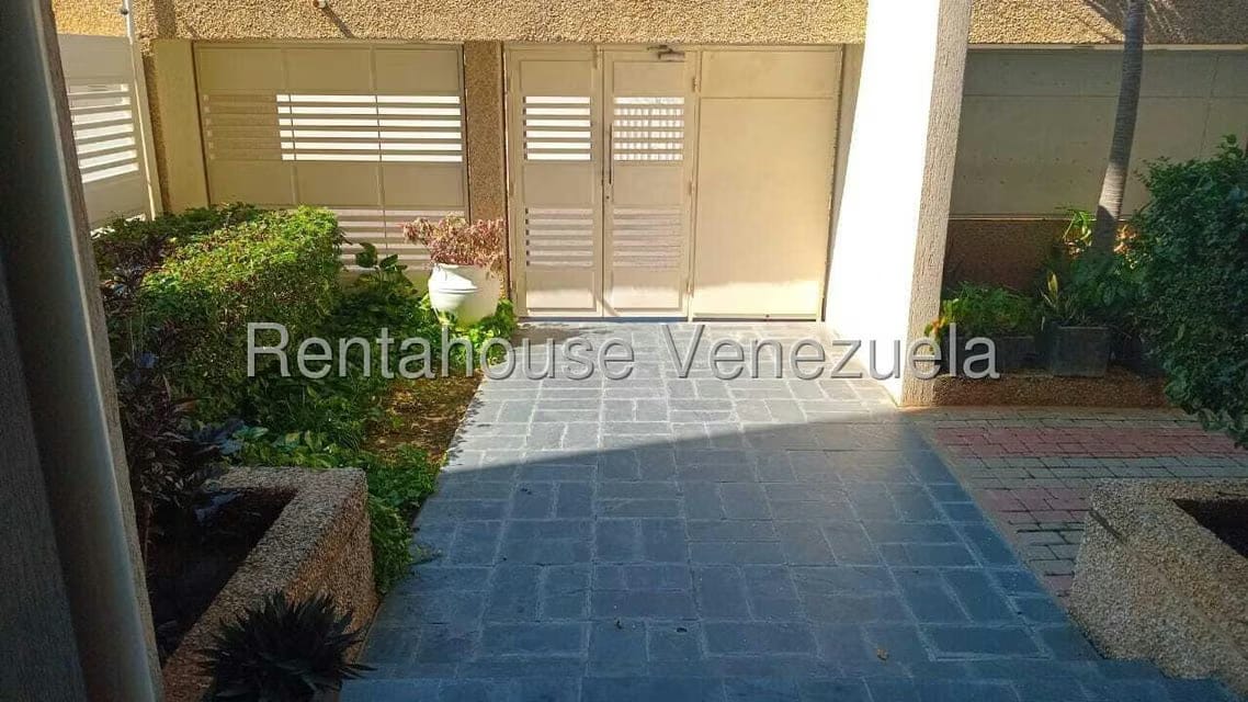 Apartamento (Multiples Niveles) en Alquiler en La Lago, Zulia - 10