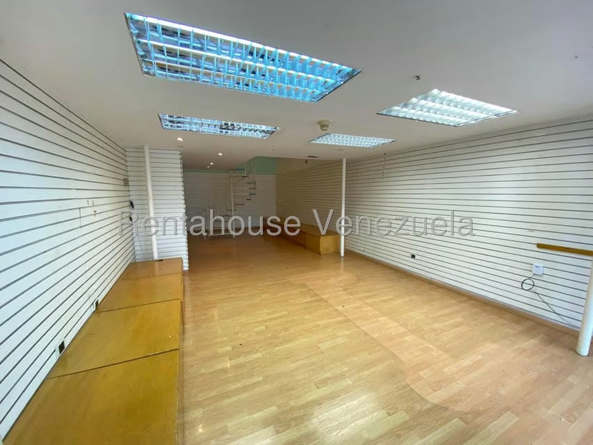 Comercial (Local Comercial) en Alquiler en Prados del Este, Distrito Metropolitano - 5