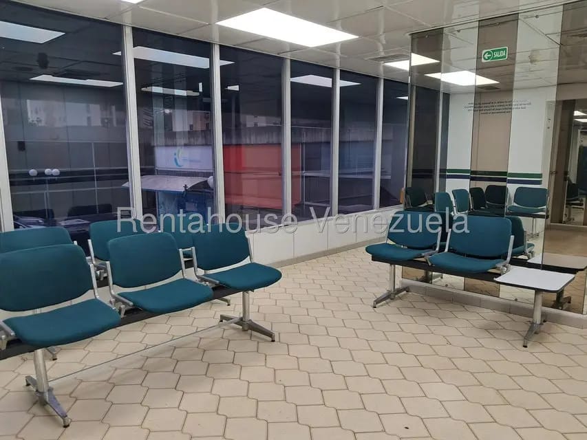 Comercial (Local Comercial) en Venta en La Urbina, Distrito Metropolitano - 3